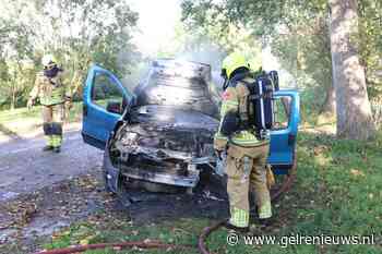 Personenauto zwaar beschadigd door brand