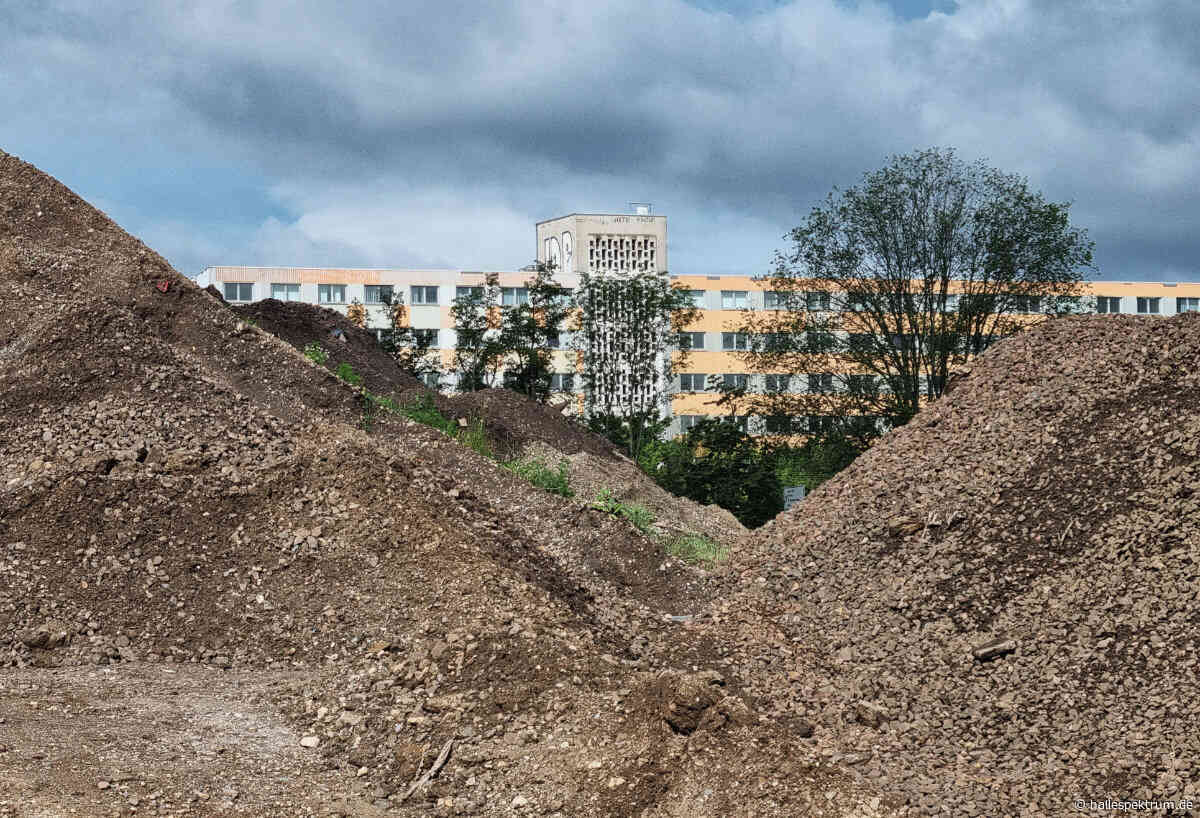Spaziergang über ehemaliges MfS-Gelände in Halle-Neustadt