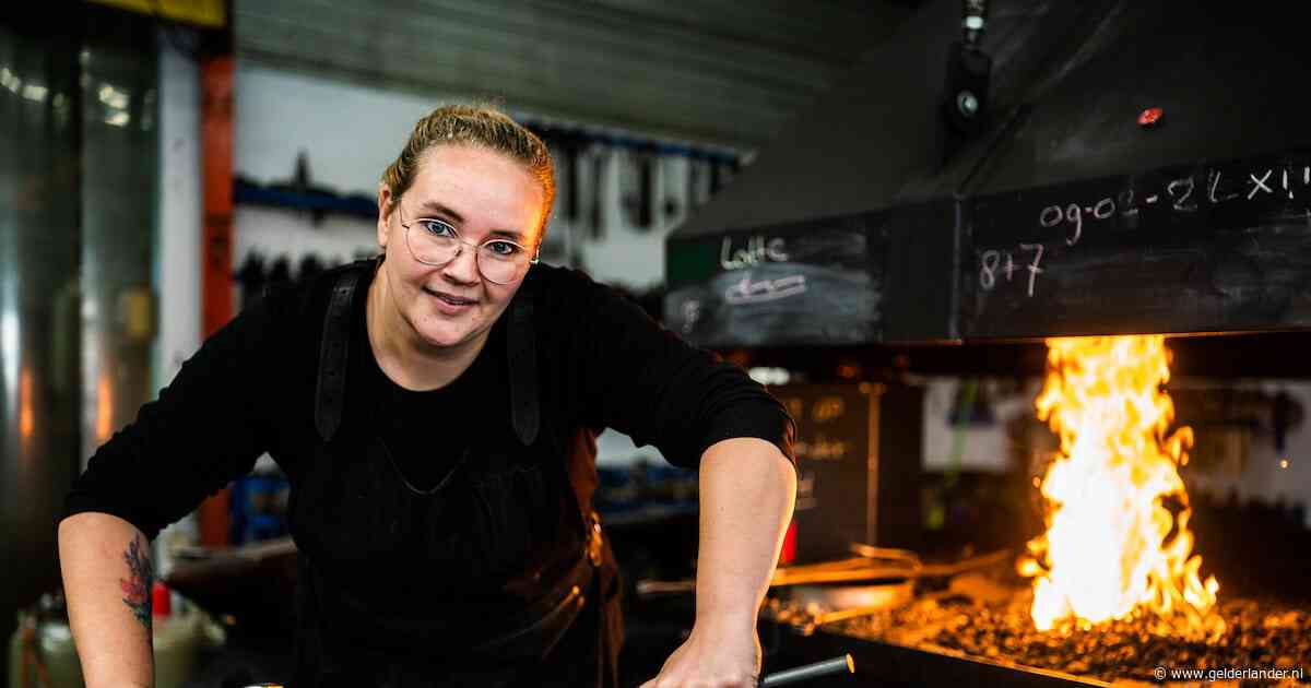 Kies maar niet voor techniek, zeiden ze tegen Lotte, die nu op een aambeeld ramt: ‘Vooroordelen zijn niet weg’