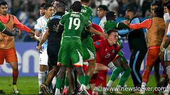 Surinaamse bondscoach Henk Fraser verwacht actie van CONCACAF na openlijk racisme in Guatemala: ’Als sporters moeten we hier nooit voor buigen’