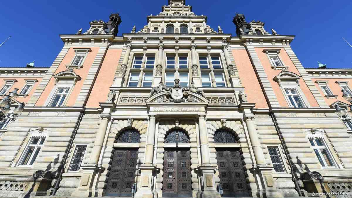 „Nicht plausibel“: Buchhalterin muss wegen Millionenbetrugs lange in Haft