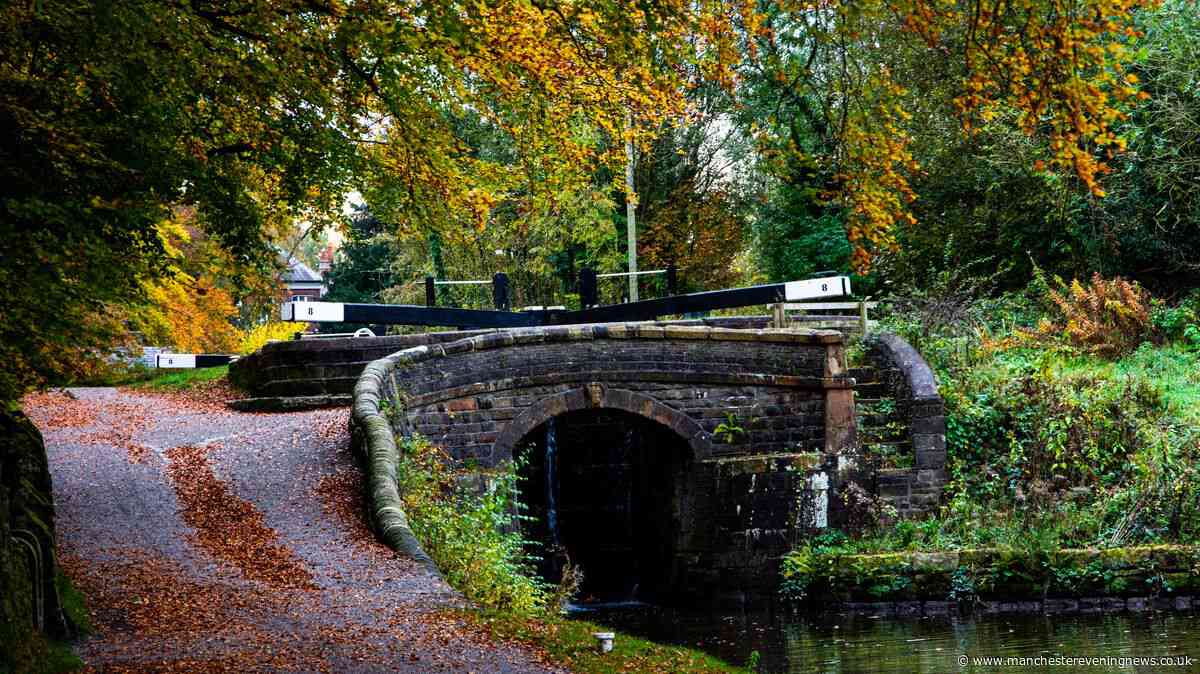 The Greater Manchester autumn walk with stunning views and cosy pubs