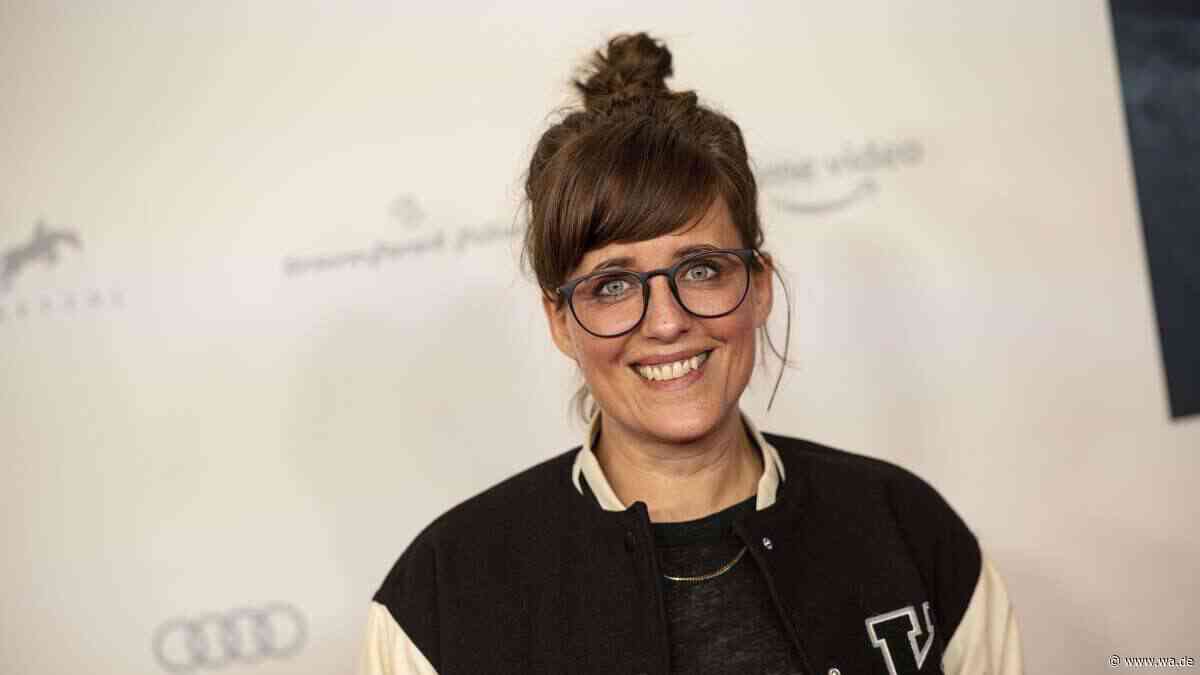 Krebsverdacht: Moderatorin Sarah Kuttner meldet sich nach Arztbesuch – „Fünfmal in die Brust geschossen“