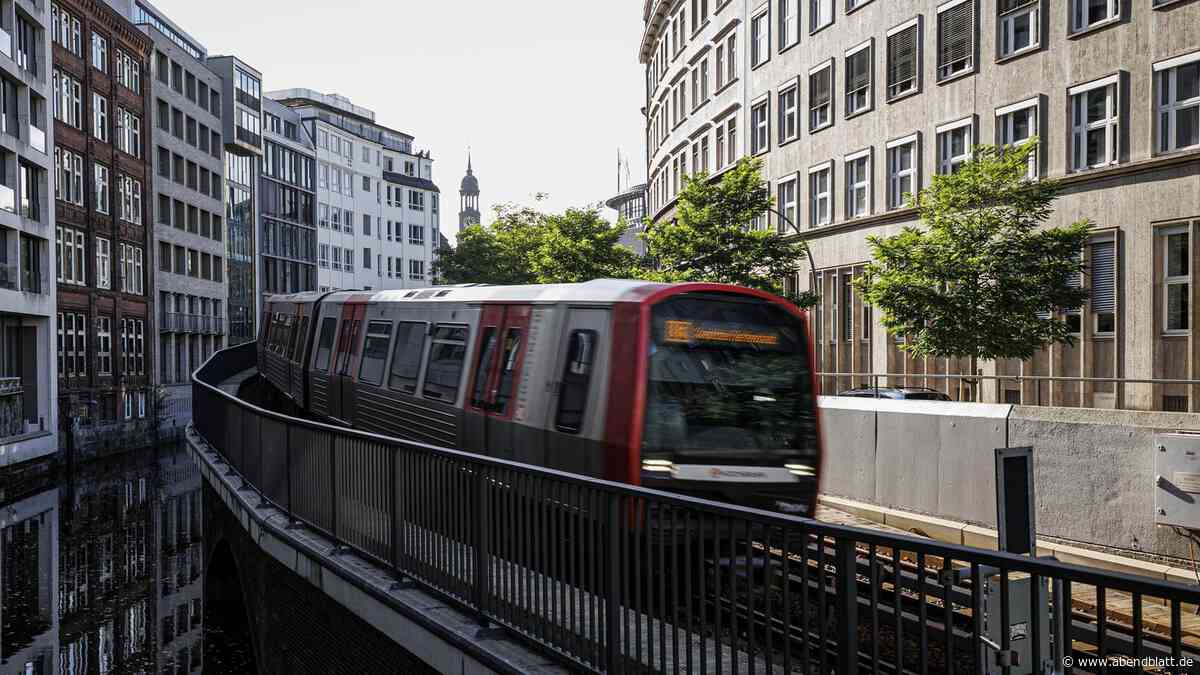 Überraschende Durchsage gibt Rätsel auf: Darf man in Hamburgs U-Bahn noch essen?