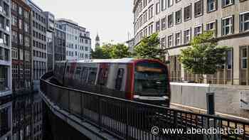 Überraschende Durchsage gibt Rätsel auf: Darf man in Hamburgs U-Bahn noch essen?