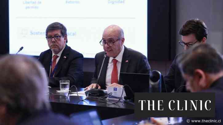 Quiroz proyecta deuda pública estable en 42,5% del PIB y déficit efectivo de 1,8% para éste y el próximo año