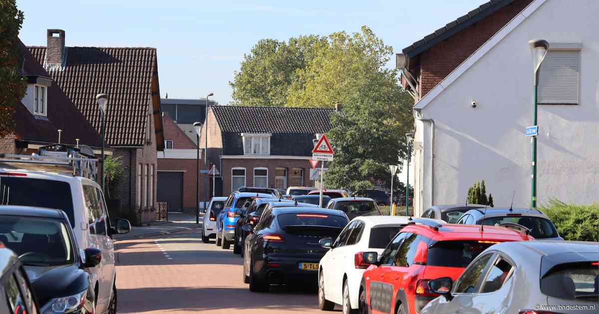 Vrije dag in Duitsland, studiedag en zonnig weer volgens pretpark oorzaak van verkeerschaos bij de Efteling