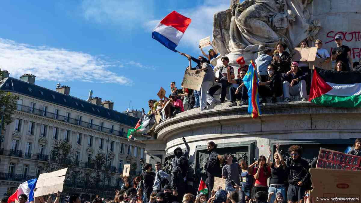 Noodkreet schalt over plein in Parijs: 'Scholen vergeten, jeugd versleten'