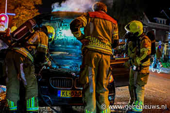 BMW vliegt tijdens het rijden in brand