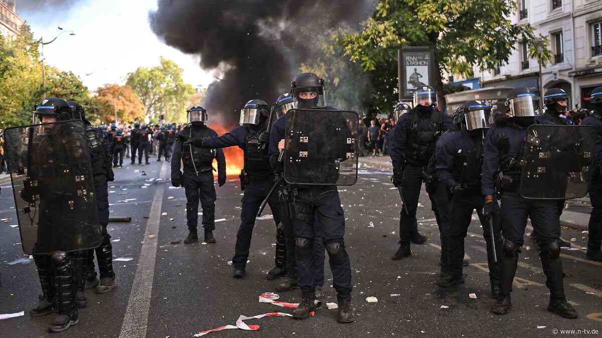 Teenager im Gesicht getroffen: Polizist in Frankreich wegen Schuss mit Tränengas angeklagt