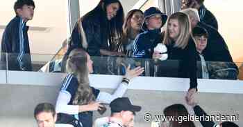 LIVE | Lionel Messi huilend in de spelersbus richting stadion, vrouw en zoons op de tribune