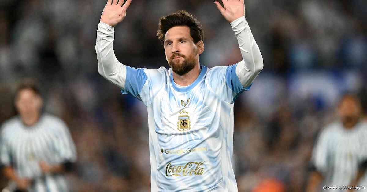 LIVE | Lionel Messi en teamgenoten op het veld voor warming-up, Argentijnen maken zich op voor emotioneel afscheid