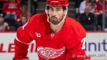 Amid trade talk, Wings' Larkin turns boos to cheers, scores in season debut