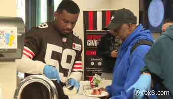 Browns players serve dinner to local cancer patients, families: 'Give a little bit of hope'