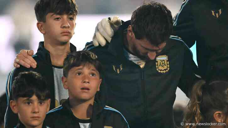 Een lach, een traan, twee assists en ook nog een goal maken het monumentale afscheid van Lionel Messi bij Argentinië compleet: ’Voor altijd in ons hart’