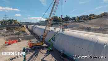 HS2 'cut-and-cover' tunnel pieces click into place