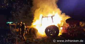 Feuerwehreinsatz in Bamberg-Gaustadt: Traktor komplett in Flammen