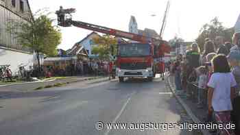 Feier mit Fettexplosion und Festzug