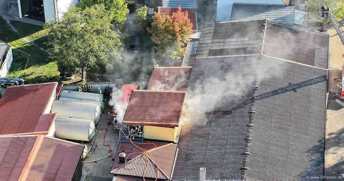 Wiesentheid: Spänebunker in Brand - Drohnen-Aufnahmen zeigen Einsatz