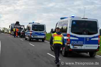 Polizeiauto in Unfall auf der B 169 bei Arnsdorf verwickelt