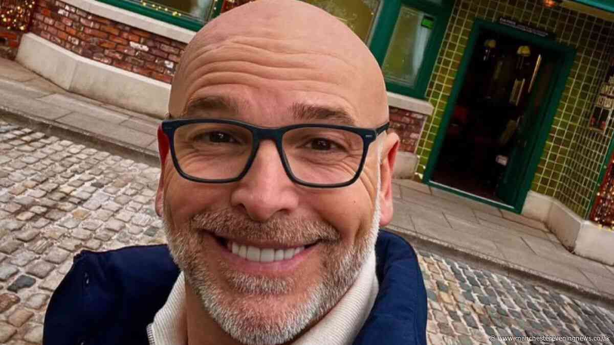 Coronation Street 'killer' teases return to Weatherfield as Christmas filming takes place