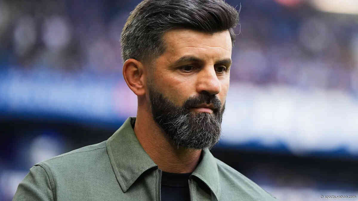 Schalke 04 hoping to strike release clause in head coach Miron Muslic’s contract