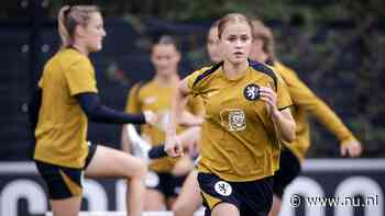 Sophie Proost (19) kreeg in vliegtuig belletje voor Oranjevrouwen: 'Stond te trillen'