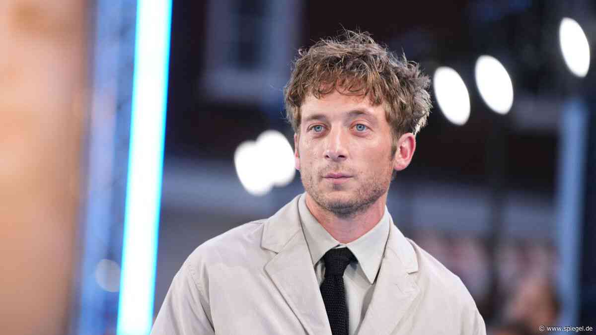 Jeremy Allen White bremst seinen Social-Media-App-Konsum aus