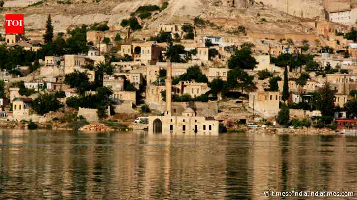 Lost Sunken Silk Road city found under Kyrgyzstan's largest lake: What happened to the important trade center