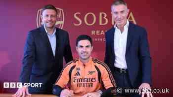 Arteta signs new contract with champions Arsenal