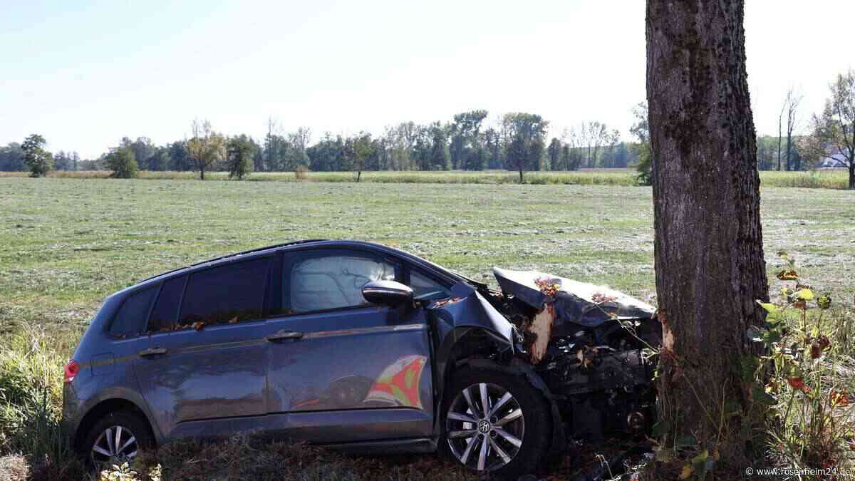 Schwerer Unfall nahe Schwindegg: Auto mit Kindern an Bord prallt gegen Baum – Mutter verletzt