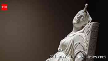 In 1876, a New York artist sculpted Cleopatra’s death; 100 years later, it was found as a horse’s gravestone