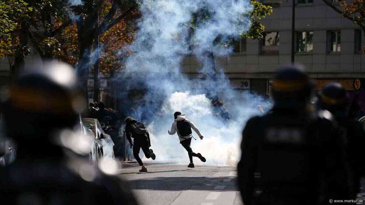 Eskalation auf Frankreichs Straßen: Regierung fürchtet zweiten Gelbwestenprotest – Macron unter Druck