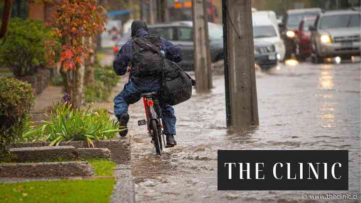 Tras intensas lluvias en Santiago informan masivos cortes de tránsito: revisa los desvíos, semáforos apagados e inundaciones reportados esta mañana