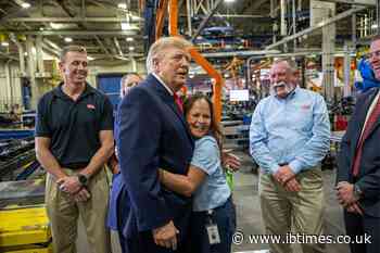 Donald Trump's Switch to a Cheap Jos. A. Bank Suit Leads Online Critics To Declare 'We Are Cooked'