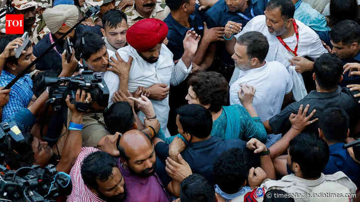 'This is no way': Angry Priyanka Gandhi lambasts govt as cops stop their Jantar Mantar protest plan - watch