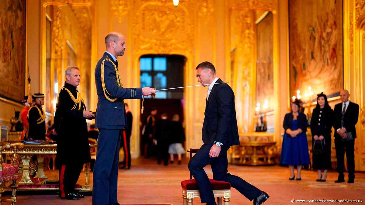 Oldham legend Sir Kevin Sinfield makes emotional Rob Burrow comment as he receives knighthood