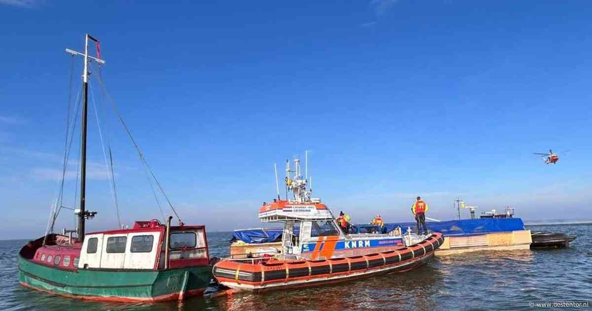 Viskotter en woonark botsen op Markermeer: KNRM, kustwacht én brandweer komen erop af