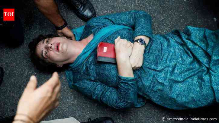 'I won't move': Angry Priyanka Gandhi 'holds the ground' as cops drag her away from protest site - watch