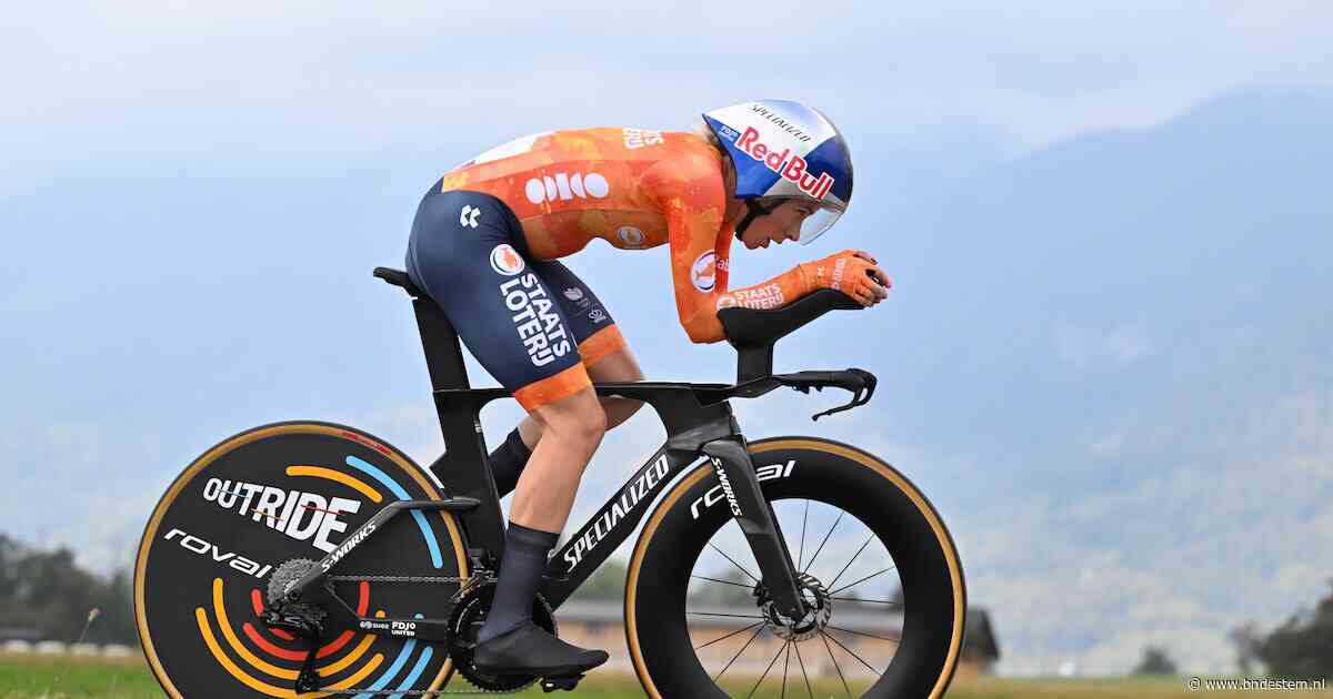 Demi Vollering pakt zilveren medaille op EK tijdrijden achter ontketende Marlen Reusser