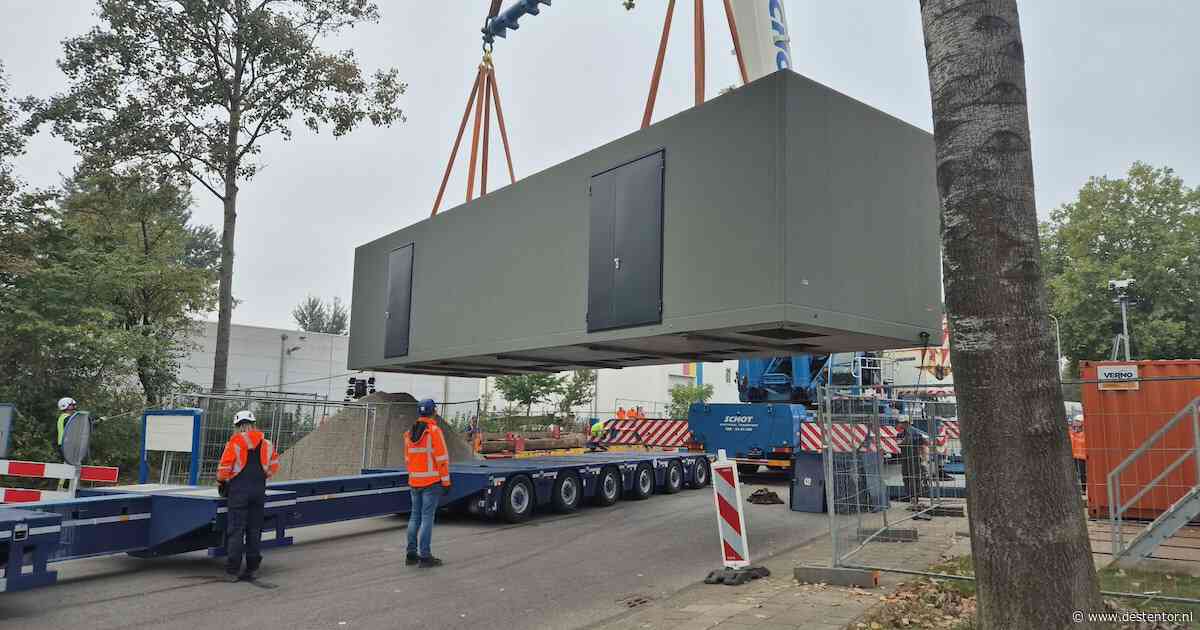 Imposante ‘hijsklus’ is een belangrijke stap om stroomnet in Deventer te versterken