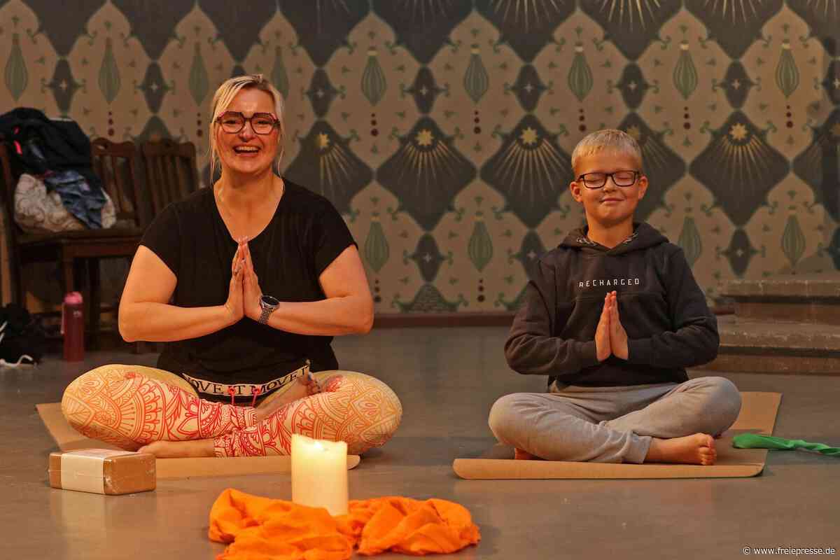 Yoga in der Zwickauer Pauluskirche: So viel Gymnastik war noch nie vor dem Altar