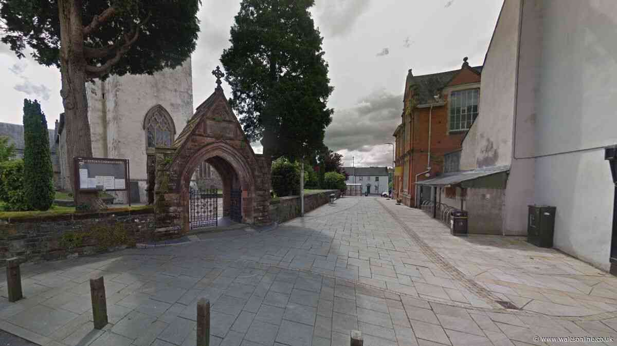 Man's body found in Carmarthen town centre