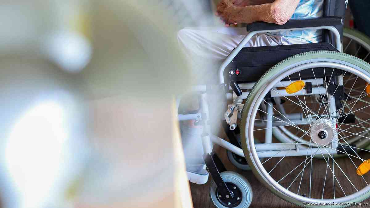Pflegebedürftigkeit und Altersarmut bereiten Deutschen die größten Geldsorgen