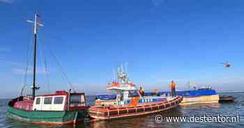 Botsing tussen viskotter en woonark op Markermeer: ‘Als staal tegen staal botst...’