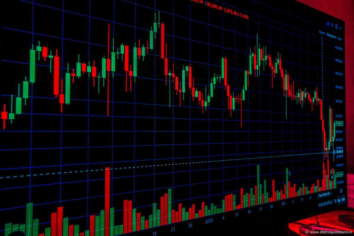 Nuova ondata di vendite sui titoli di Stato: rendimenti dei Treasury Usa ai massimi dal 2002, volano anche i tassi sui titoli di Francia e Italia