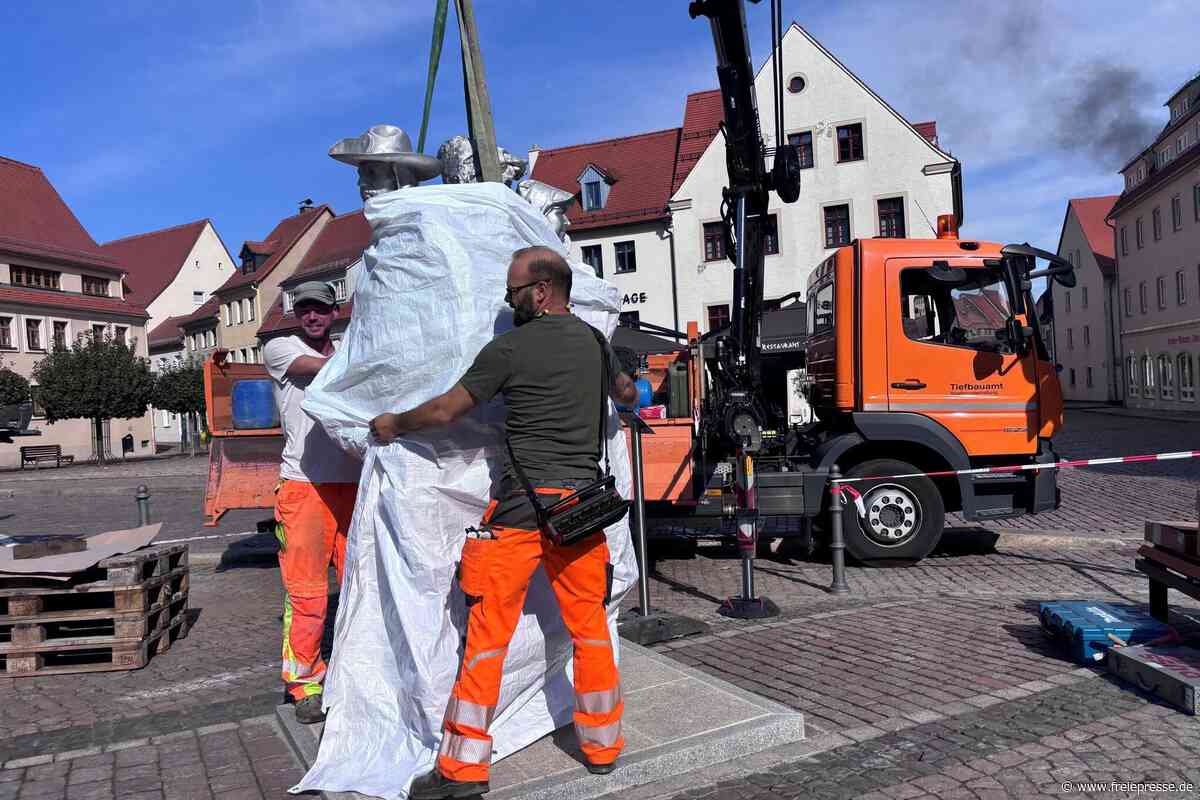 Noch verhüllt: Freiberg bekommt zwölfte und letzte Silberweg-Figur