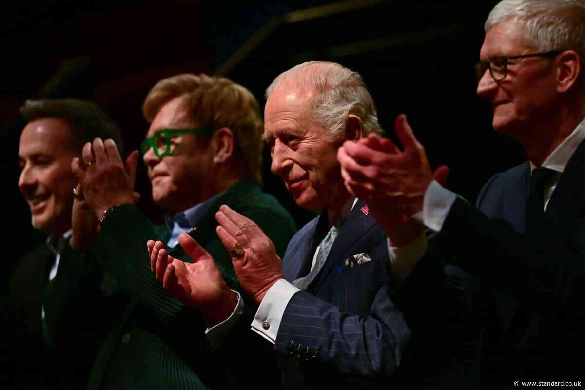 King and Sir Elton John enjoy singer Skye Newman’s pre-concert performance