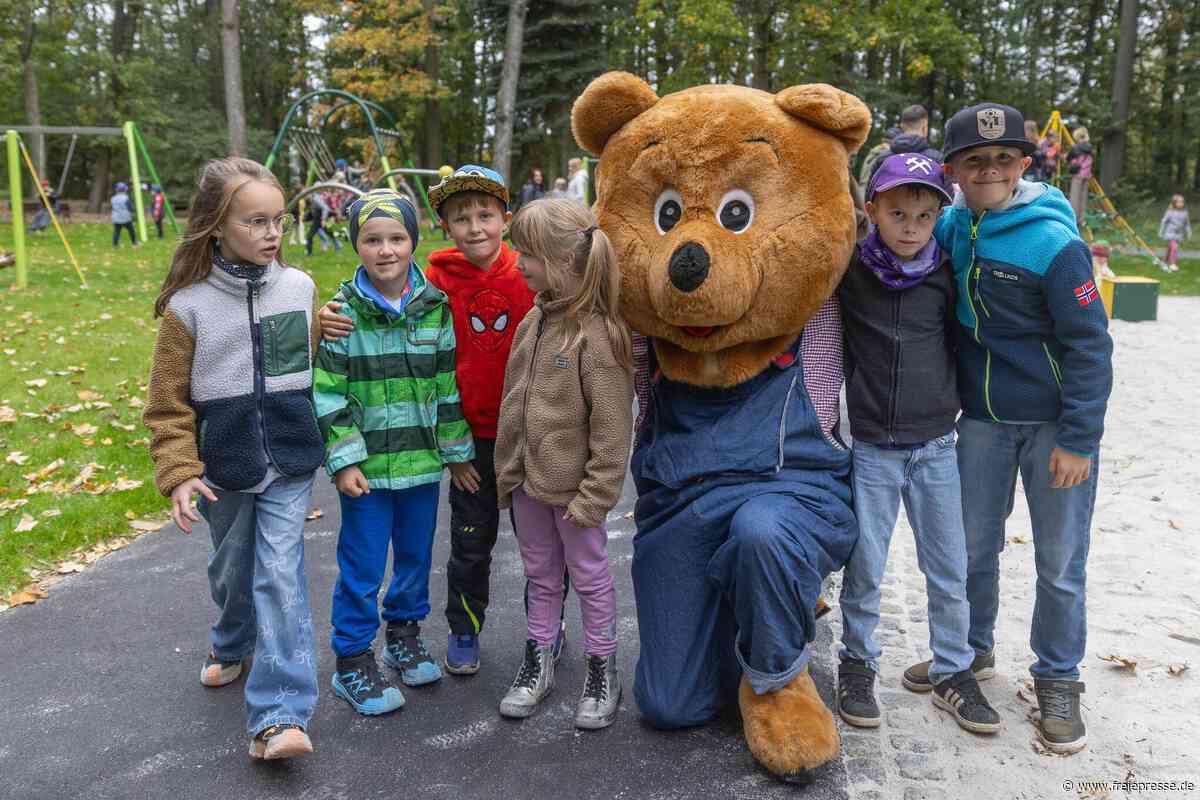 Stadtpark im Erzgebirge wird familienfreundlicher: Neuer Spielplatz nur ein erster Schritt