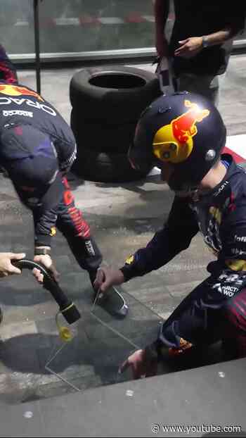 Keepin' it clean 🧼 #F1 #RedBullRacing #SingaporeGP